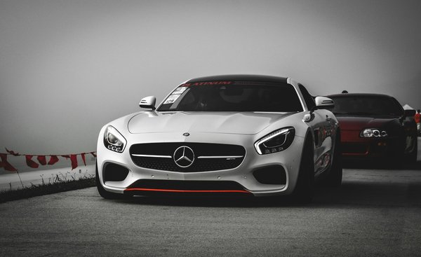 Quels sont les avantages des systèmes de surveillance de température des liquides de refroidissement pour la sécurité du moteur?